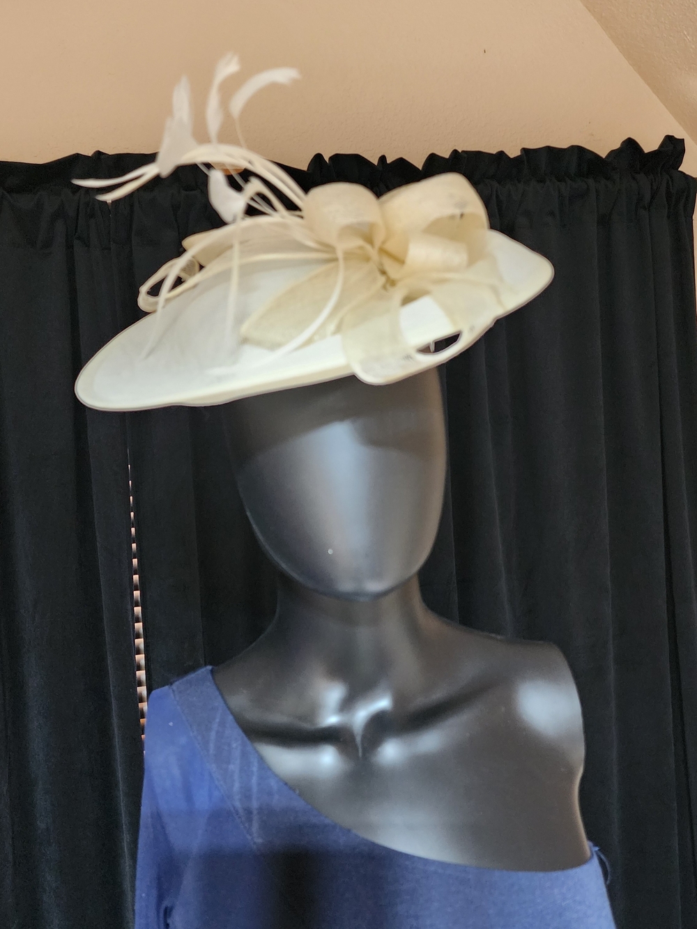 Vintage 80s Ivory Sinamay Fascinator Hat Feather Kentucky Derby Wedding - Picture 10 of 10